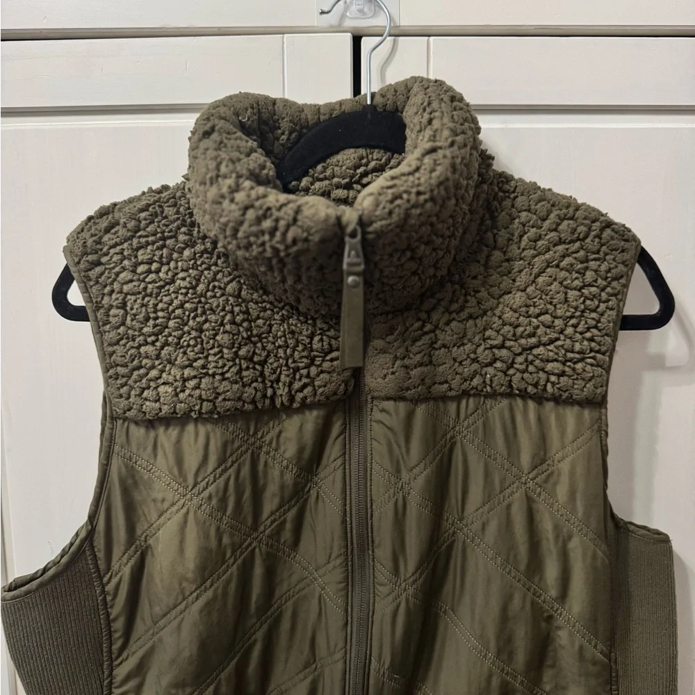 prAna Women's Esla Quilted Fleece Lined Vest in slate green XL - Picture 3 of 6